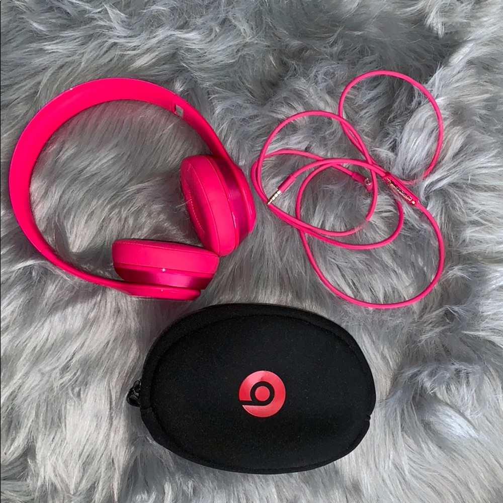 BEATS SOLO HEADPHONES WITH WIRE AND CASE